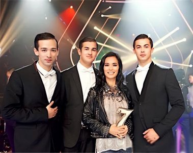 ​韦唯个人资料简介(韦唯与迈克尔离婚18年，她至今单身，带病将3个儿子抚养大)