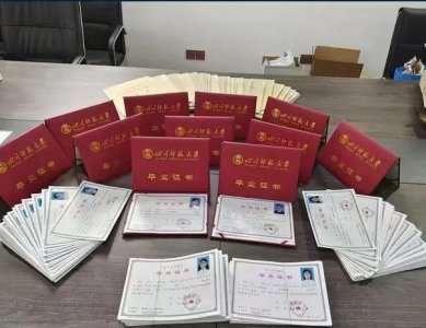 ​成人本科报考需要多少钱，什么时候交学费