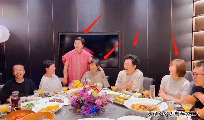黄渤妻子(妻子小欧罕见露面显年轻)