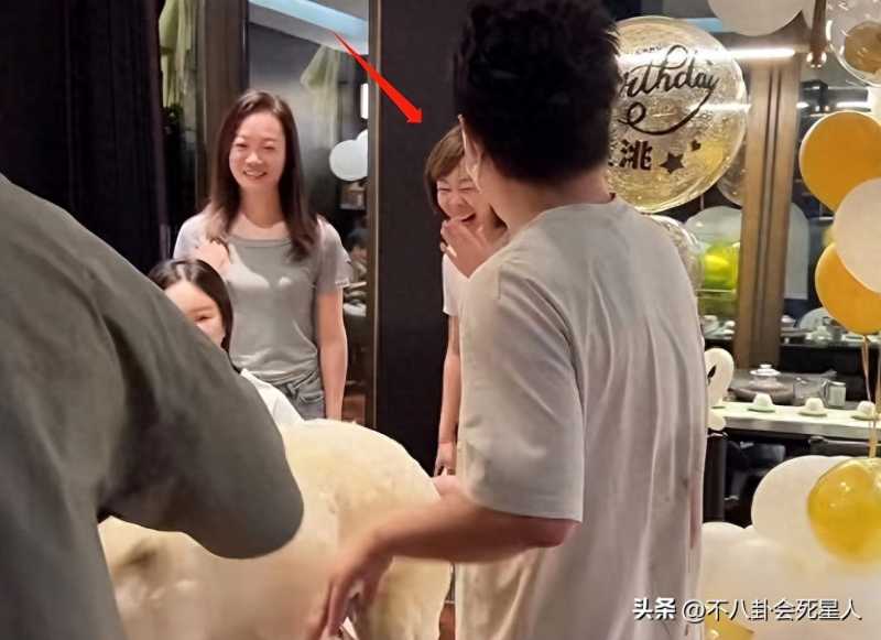 黄渤妻子(妻子小欧罕见露面显年轻)