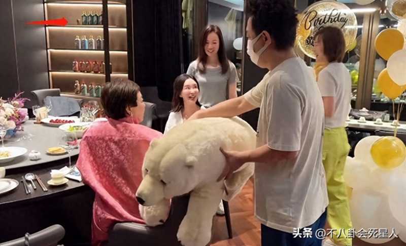黄渤妻子(妻子小欧罕见露面显年轻)