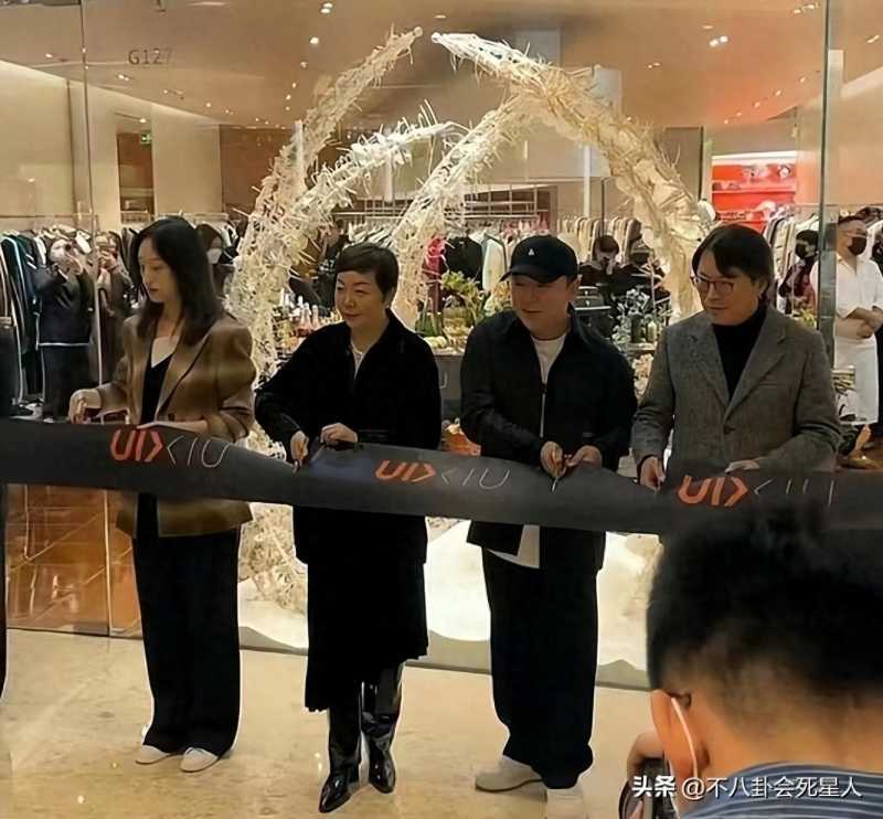 黄渤妻子(妻子小欧罕见露面显年轻)