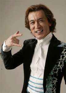 ​著名主持人李咏：他选择葬在美国，背后的深情让人泪目