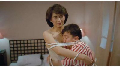 ​李赛凤：豪门丈夫诬陷她出轨干儿子，而她至今单身无人敢要
