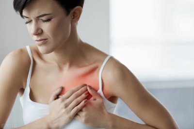 ​胸一边大一边小怎么办（母乳喂养使胸部不对称 3个方法可以有效调整 宝妈不用过