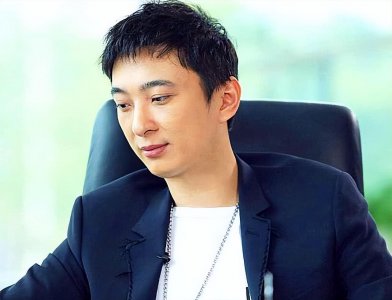 ​王思聪现身当伴郎，新人背景不简单，难怪王思聪如此低调了