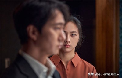 ​汤唯现在怎么样了(43岁汤唯罕见现身，双下巴也若隐若现)