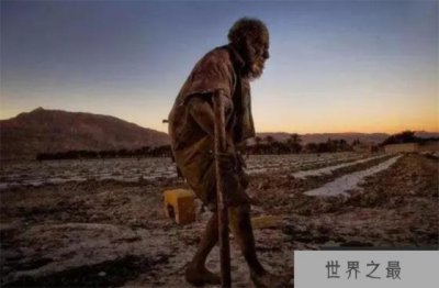 ​世界上最邋遢的人 60多年不洗澡还喝脏水（最邋遢的人）