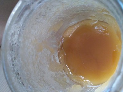 ​蜂蜜要放冰箱吗夏天（夏天蜂蜜放在冰箱还是外面？蜂蜜如何保存最好？）