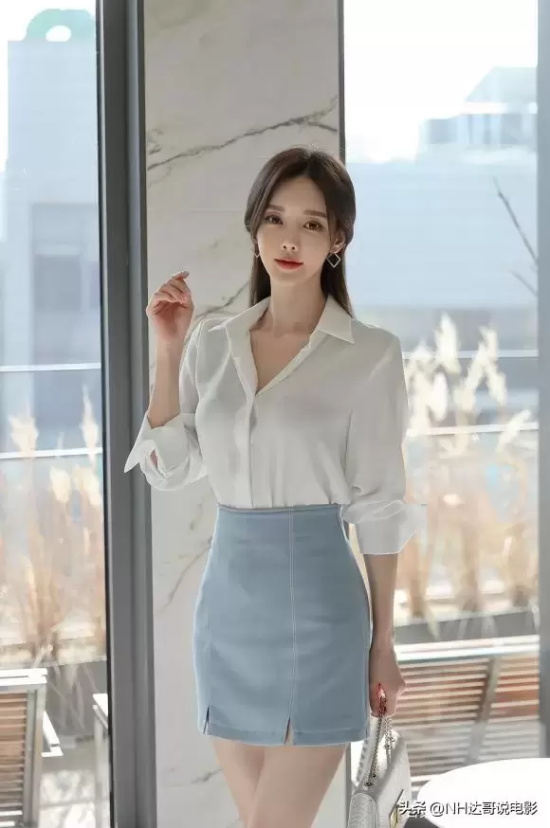 韩国性感美女孙允珠：长腿包裙，身材凹凸有致，性感十足！