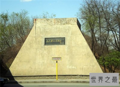 ​元朝首都在内蒙古，具有浓厚的少数民族气息