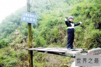 ​史上最牛交警，执勤环境有多危险你绝对想象不到！
