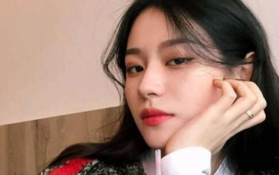 ​女朋友太外向喜欢跟别的男生玩怎么办？