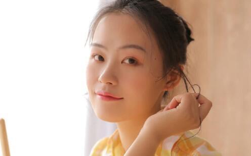 稳重的女孩气质