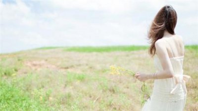 ​女朋友生气了隔着手机怎么哄她