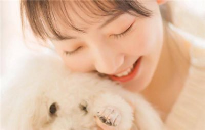 ​和女生看电影牵手技巧，想牵手就这样做
