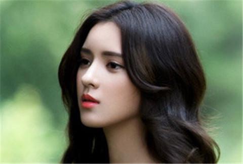 和女孩聊天时，如果没有话题了，可以尝试以下三招：