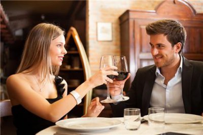 ​女生问，其实你爱我像谁，怎么回