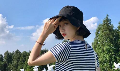 如何向刚认识的女生表达好感而不被拒绝？