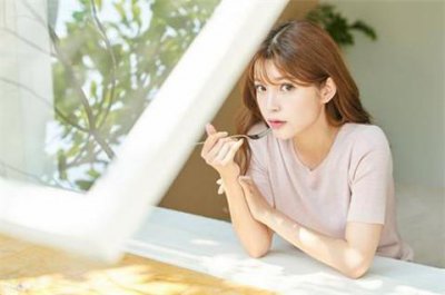 ​跟女人聊天的幽默段子，总有一个能逗她开心