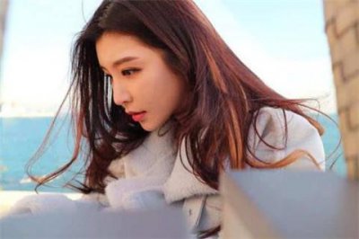 ​和女生聊天她总发表情包，该怎么让聊天回归正轨？