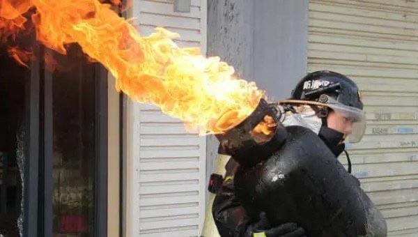 生活煤气罐着火先灭火还是先关阀门，煤气罐使用注意事项  2