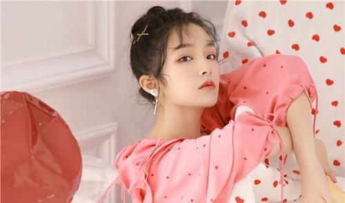 怎么和女生聊天逗她笑