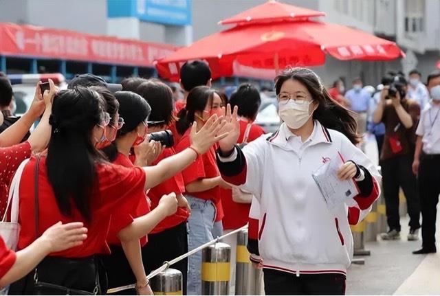 生活高考作文多少分（满分是60分语文作专家给出立意解析）  1