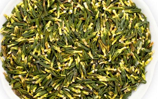 生活莲子心泡水喝的功效与禁忌 这些你都要知道  2