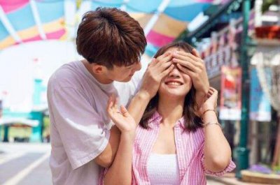 ​长得不帅又没钱的男人女生会喜欢吗，不帅没钱怎么找女朋友