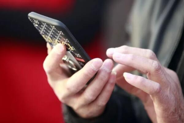 生活交警电话是112还是122:122(发生交通事故时可以拨打)  1