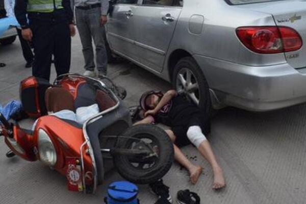 生活交警电话是112还是122:122(发生交通事故时可以拨打)  2