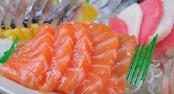 生活吃什么长头发快最有效(对头发生长有益的食物)  1