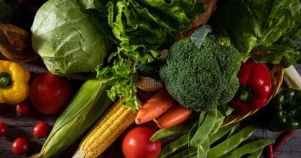 生活吃什么长头发快最有效(对头发生长有益的食物)  4