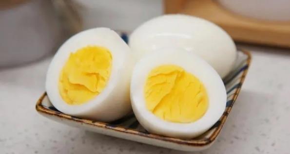 生活吃什么长头发快最有效(对头发生长有益的食物)  3