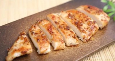 ​十大高蛋白食物排行榜（鸡胸肉在榜上第一名）