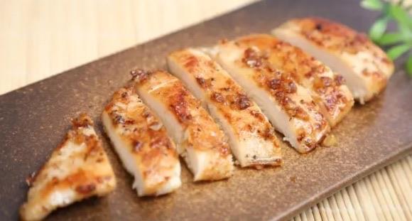 生活十大高蛋白食物排行榜(鸡胸肉在榜上第一名)  1