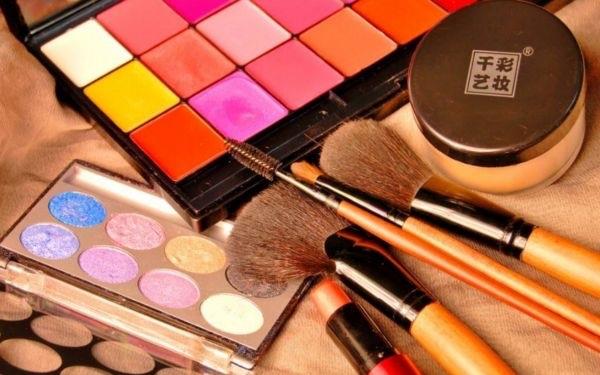 生活坐飞机化妆品不能超过多少毫升 坐飞机可以带多少化妆品  2