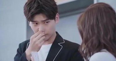 ​男生默默喜欢女生表现