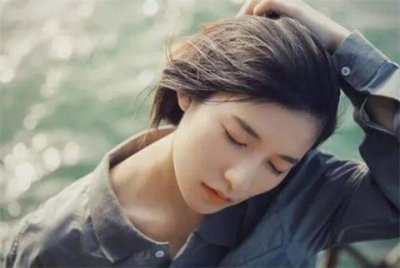 ​夸女生的套路，3个套路夸得她的心怦怦直跳