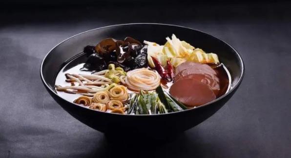 生活云南过桥米线谁发明的(它为什么叫这个名字)  3