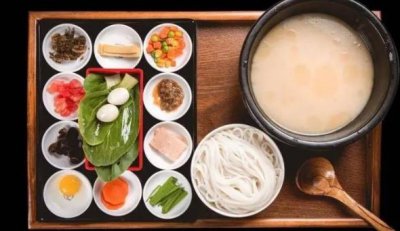 ​过桥米线是哪里的特产（过桥米线的来历和典故）