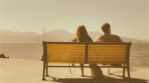 说不出喜欢对方的原因,互相暗恋的8个征兆