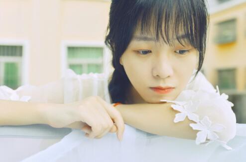 以女生的细节打招呼