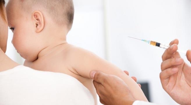 生活宝宝接种疫苗后嗜睡是怎么回事 疫苗早打晚打没区别吗  2