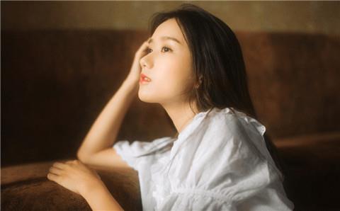 约会手机不离手