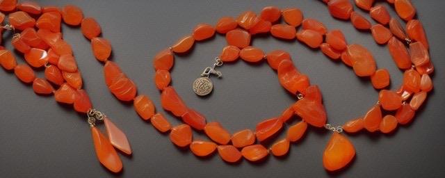 生活千年红玉髓佩什么 1