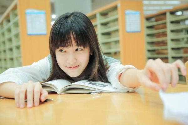 约会追女生时，怎么引导聊天