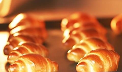 生活烤箱烤蛋糕的温度和时间 烤箱烤蛋糕小技巧 3