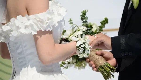 生活恭喜结婚的金句，一些恭喜新人的祝福语  1